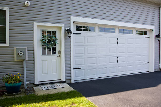 24/7 Emergency Garage Door Panel Replacement experts in Calverton Park, MO